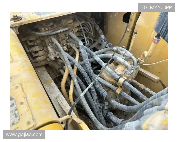 挖掘机大臂掉臂修复方案